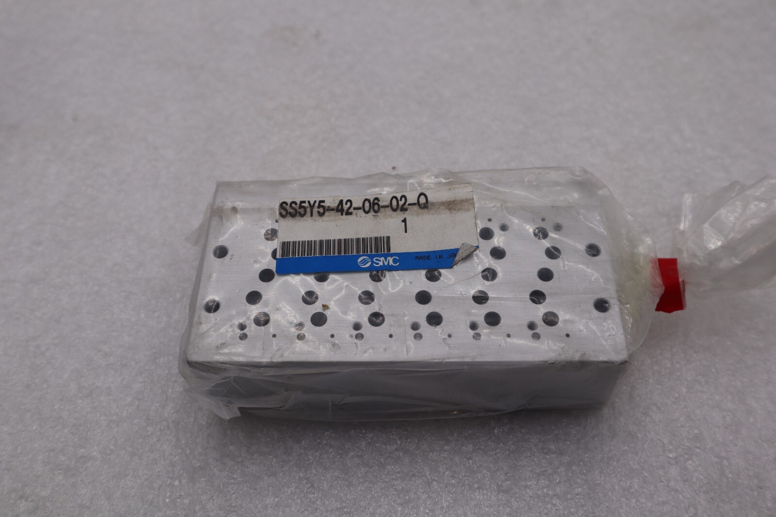 SMC ss5y5-42-06-02-q  (BRAND NEW) 24 UNITS AVAILABLE STOCK S-354