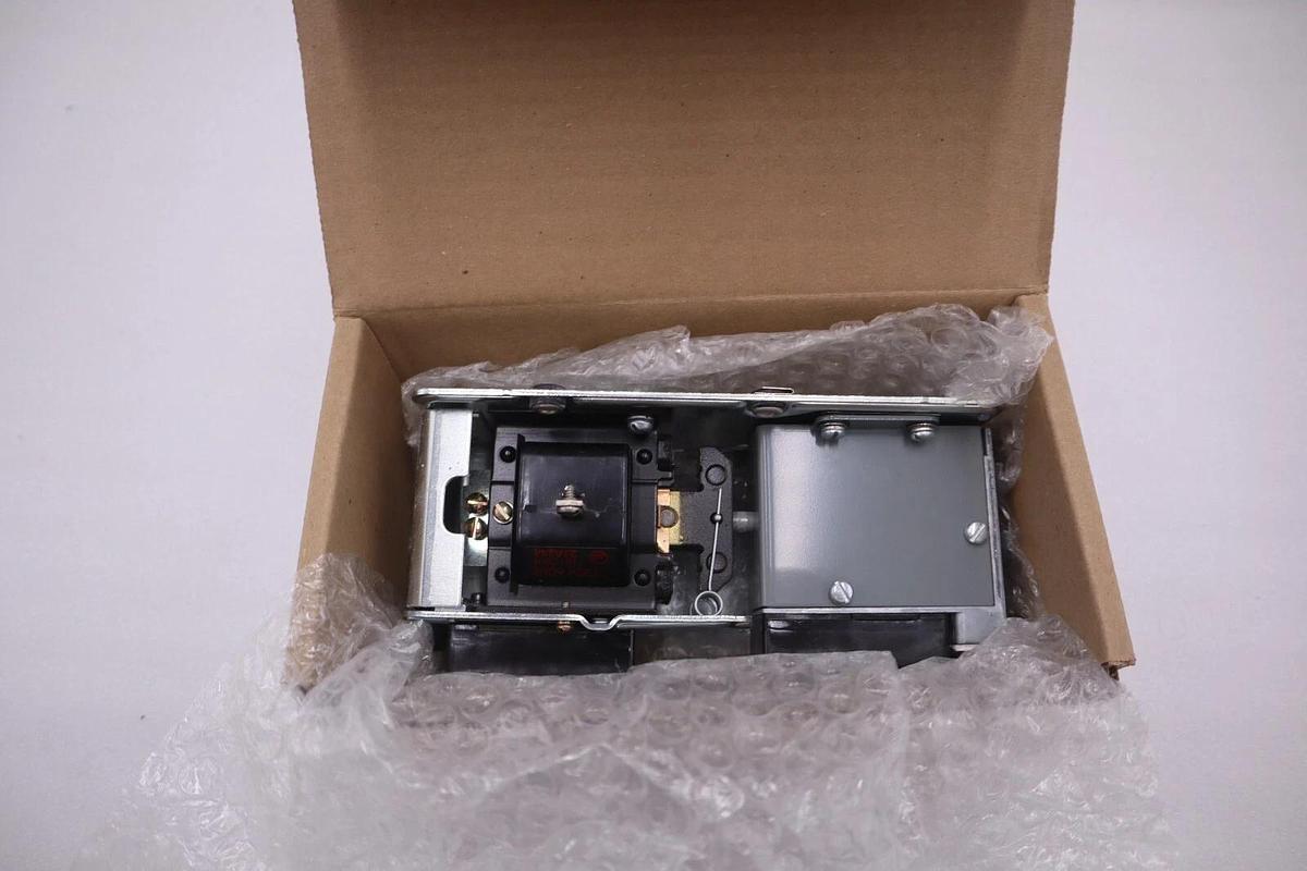 NEW OPEN BOX AB Allen Bradley 849-ZOD321 Pneumatic Timing Relay STOCK G534A