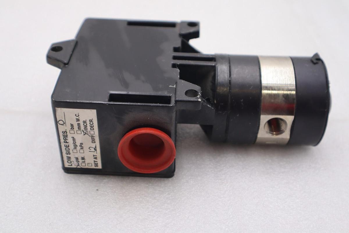 Used Ashcroft D424V XFS Pressure Switch 2000 PSI STOCK L-794