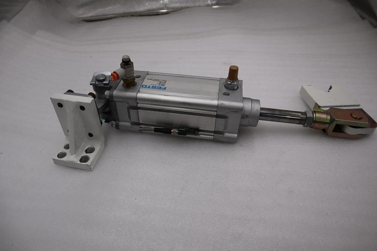Used Festo Pneumatic Cylinder DNC-2 1/2"-2.5"-PPV-A limit switch STOCK 1395C
