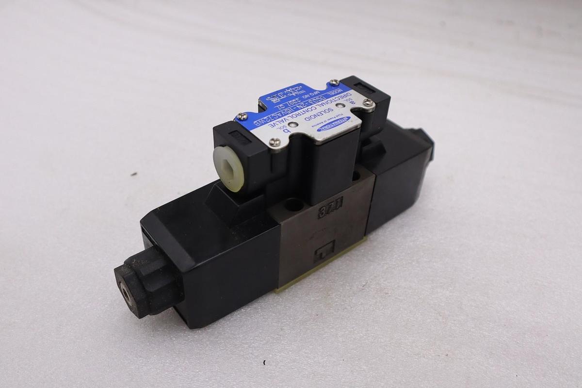 Used INTERNATIONAL DG03-2N-115VAC72WB DIRECTIONAL CONTROL VALVE STOCK #2167A