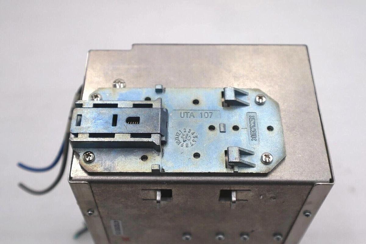 Used PHOENIX CONTACT QUINTPS34005000AC24DC20F POWER CONTACT #L-223