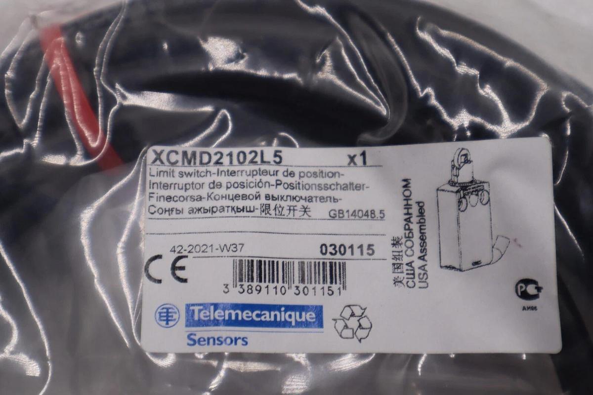 NEW TELEMECANIQUE XCMD2102L5 LIMIT SWITCH STOCK B-1621