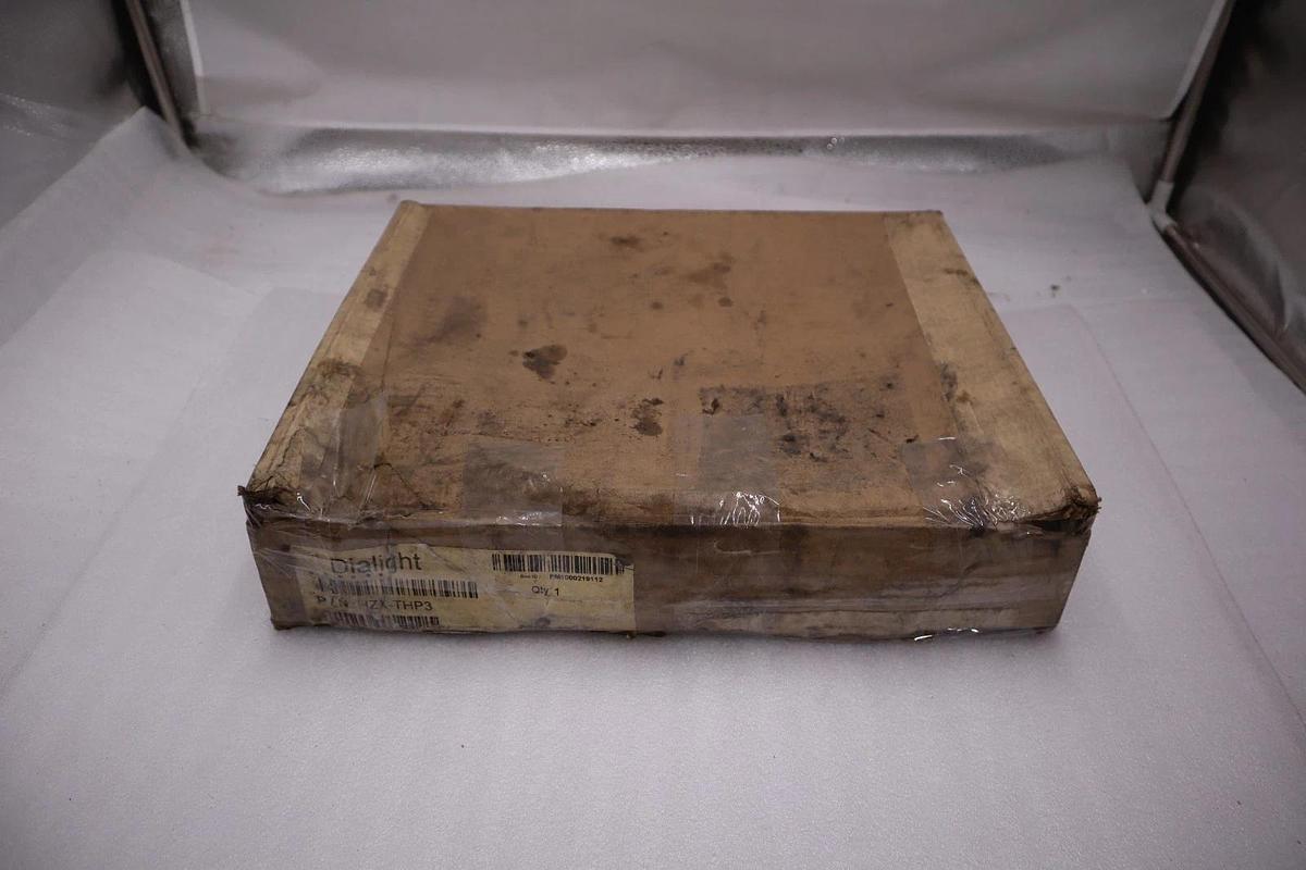 NEW OPEN BOX DIALIGHT TOP HAT HZX THP3 ADAPTER STOCK H808