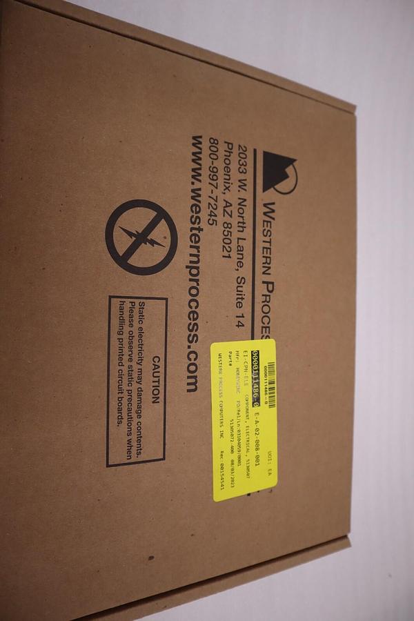 LOT OF 2 NEW IN BOX - HONEYWELL 51305072-400 CLCNIO BOARD STOCK G17