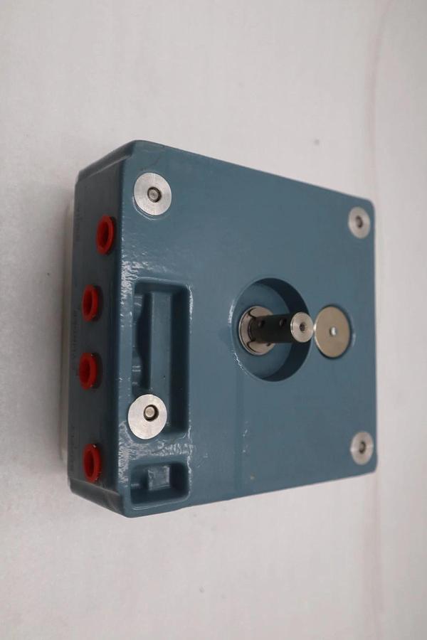 NAF 370210-90P Positioner Valve NEW IN BOX STOCK GF-746