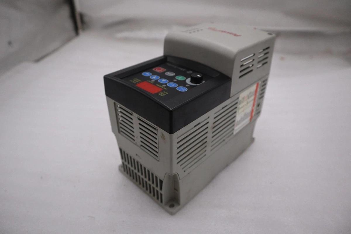 Used Allen Bradley 22B-D2P3N104 /A PowerFlex 40 480V 3-Phase 1HP AC Drive #H1243