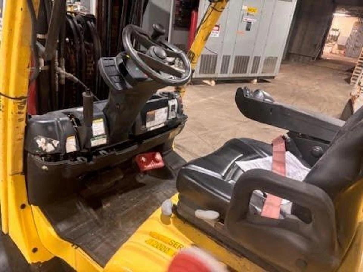 Used 12,000 HYSTER MODEL S120FTPRS LH92"/RH185" WITH 72" CASCADE PAPER ROLL CLAMP