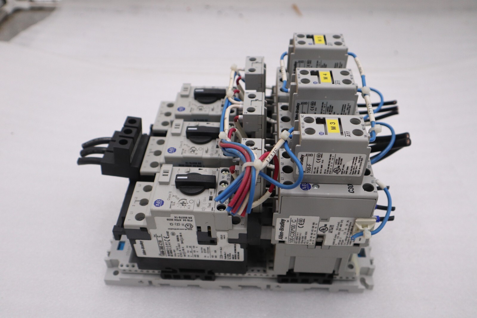 Used ALLEN BRADLEY 140M-D8E-C10 CIRCUIT BREAKER WITH 100-C30*00 CONTACTOR #4823-A