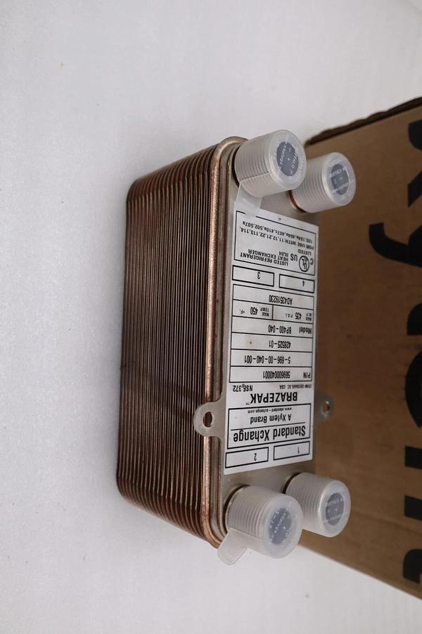 Used NEW IN BOX Xylem Brazepak  BP 400-040/ 569600040001 Plate Heat Exchanger #H967