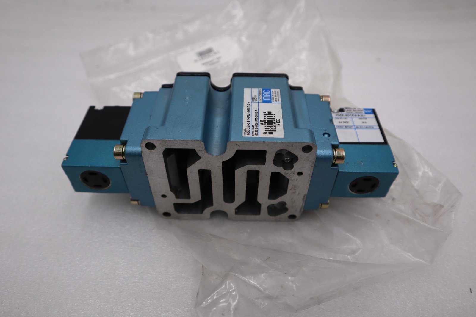 NEW Mac Valve 6533B-311-PM-501DA 4/3-way Closed Center STK H1461