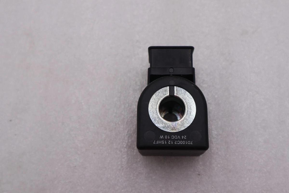 PARKER Skinner Solenoid Coil D100C2 New OPEN BOX STOCK L-229-A