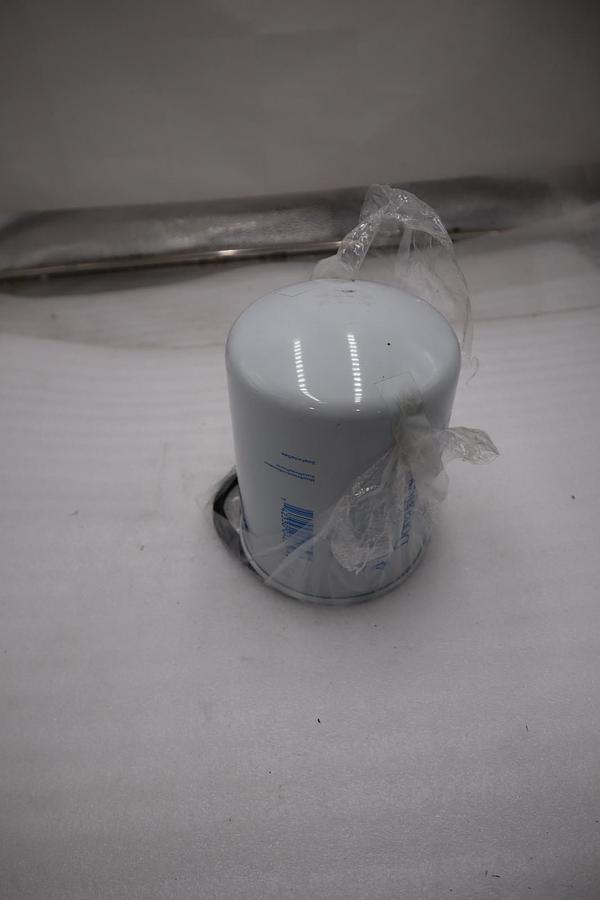 Used NEW OPEN BOX P550386 Universal Donaldson Hydraulic Filter STOCK H959