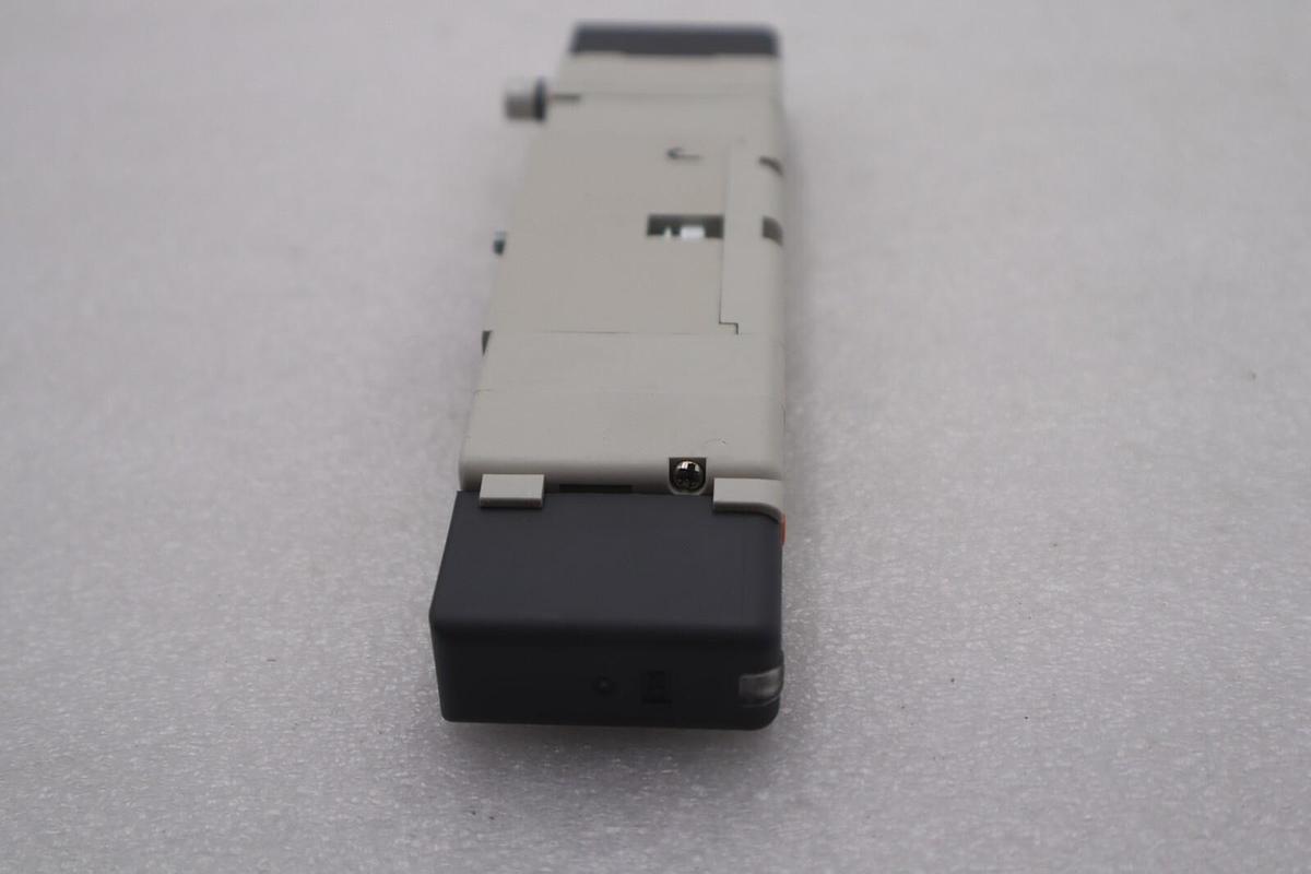 Used NEW SMC VSS8-4-FJG-D-3VZ STOCK 2737