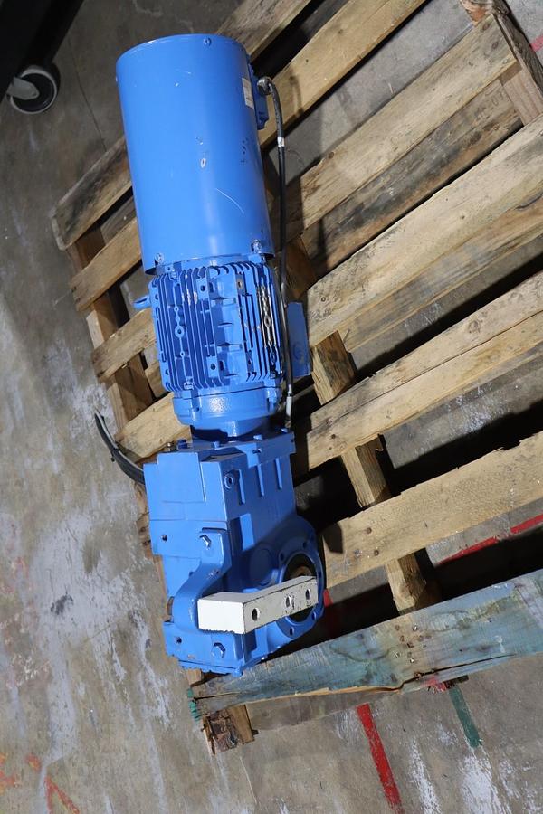 Used SIEMENS 2KJ1504-5FL13-9DM1-Z Gearmotor, 230/460, NEW UNIT STOCK HP136