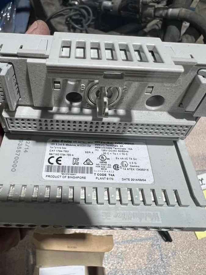 NEW OPEN BOX AB  1794-TB3 Allen Bradley Flex I/O base 1794TB3 STK L782CC