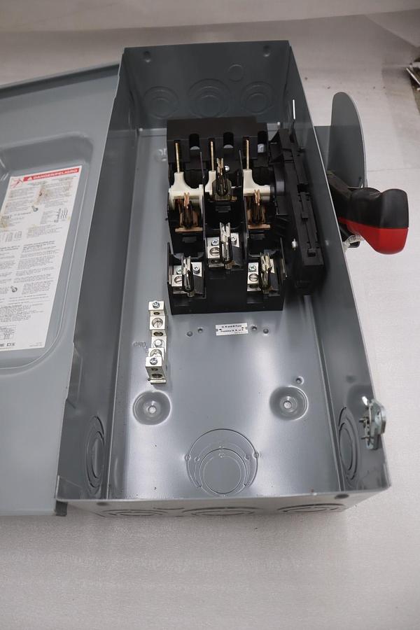 Used SCHNEIDER ELECTRIC CH363 / CH363 - NEW NO BOX - STOCK SGF133