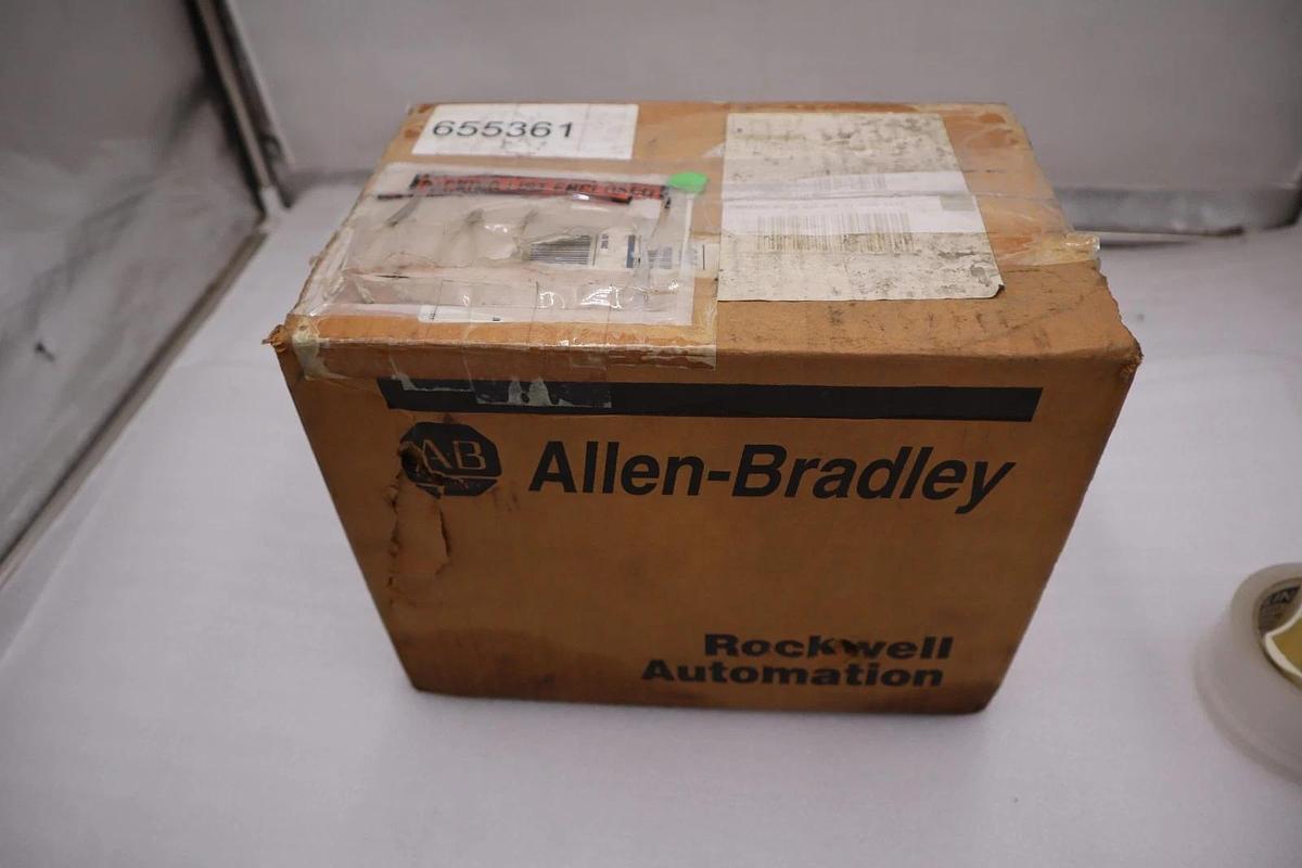 Used ALLEN BRADLEY MPL-A420P-SJ72AA SERVO MOTOR KINETIX - STOCK GF71