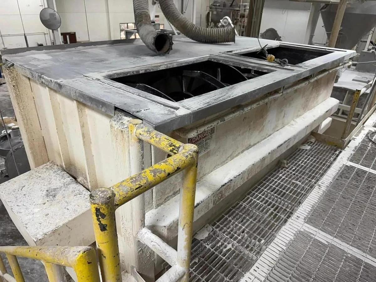 Used STAINLESS STEEL RIBBON BLENDER APPROXIMATELY 200 CUBIC FEET