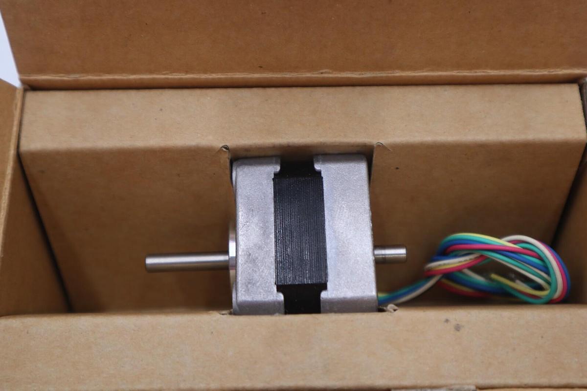 Oriental Motor PX243-03B Vexta Stepping Motor 12VDC STOCK K-1780