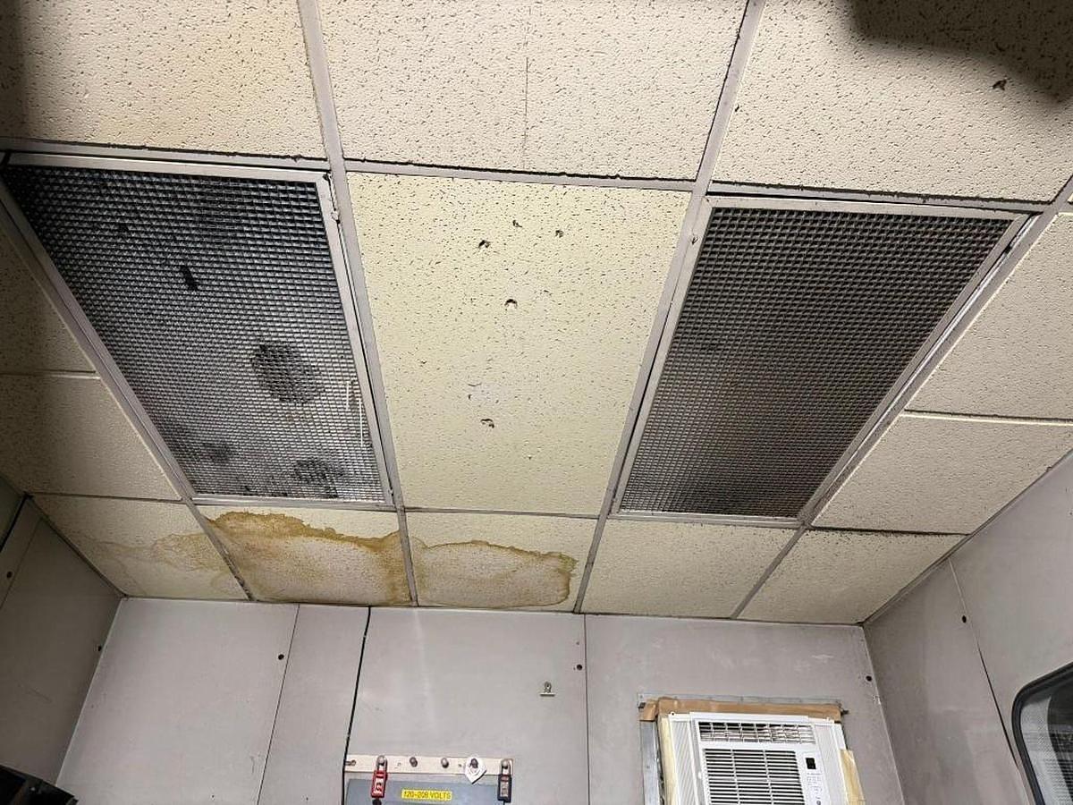 Used MECART ACOUSTIC AND AIR SOLUTIONS CONTROL ROOM 10' WIDE X 10' LONG X 135" TALL