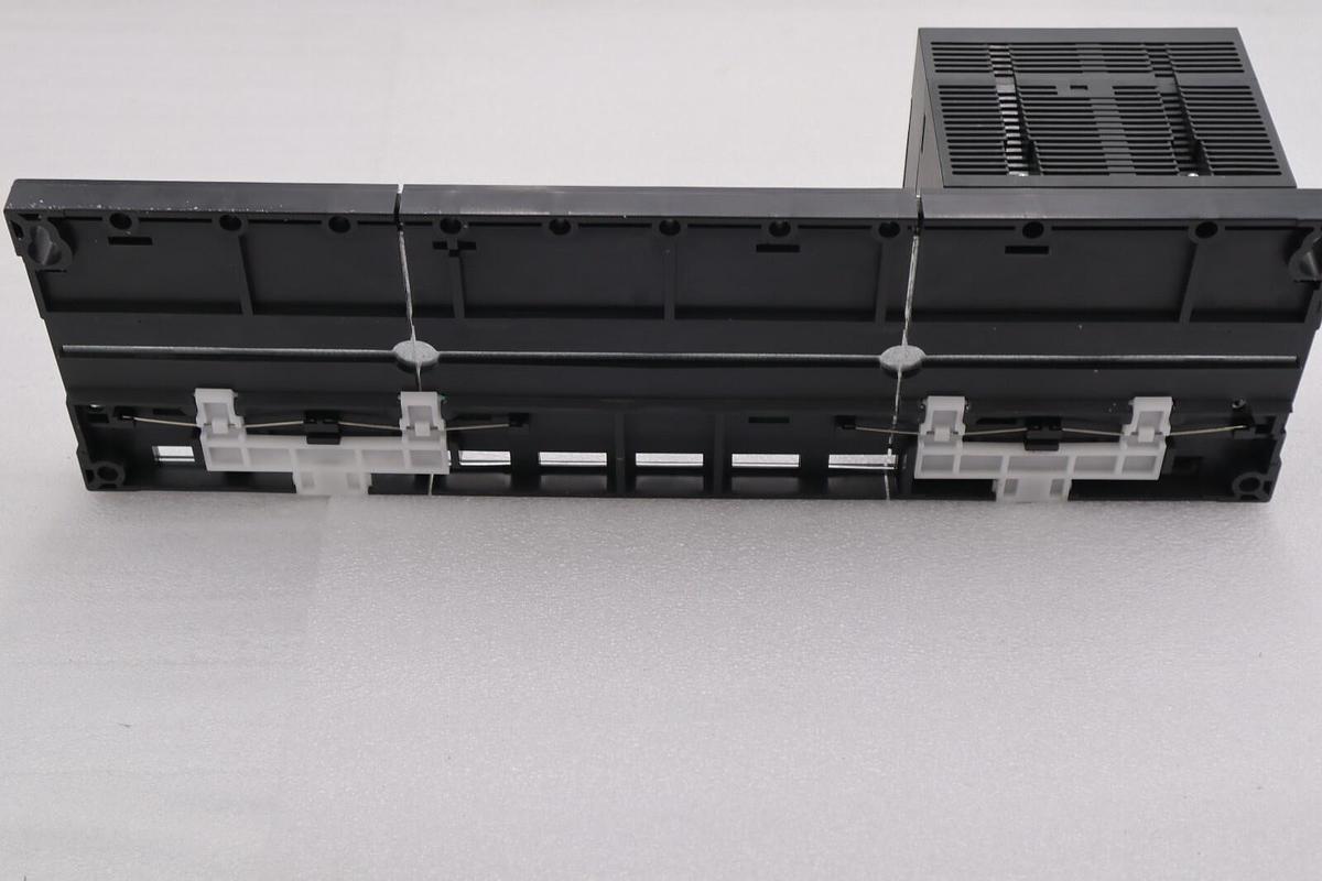 Used NEW MITSUBISHI A173UHCPU MOTION CONTROLLER W/ A178B-S1 8-SLOT BASE UNIT #L-702