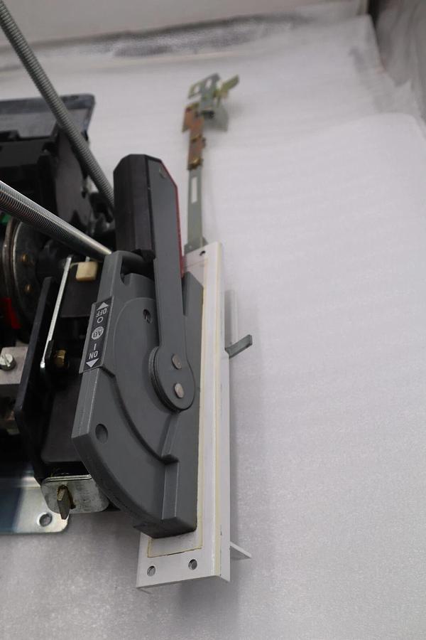 Used ALLEN BRADLEY 1494V-DS400 SER A DISCONNECT SWITCH 3PH 400AMP 600VAC STK 5039