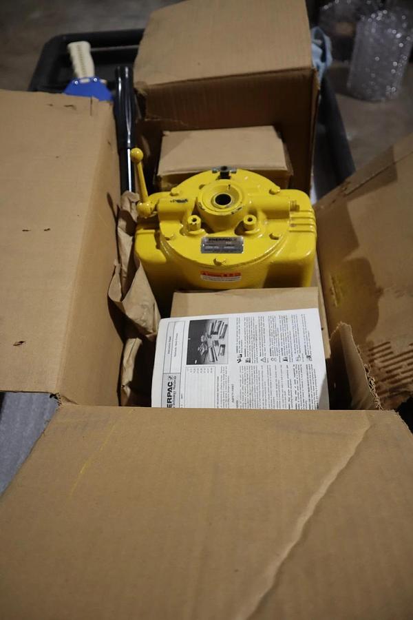 Used ENERPAC P25 Hand Pump 1 Speed 2,500 psi 200 cu - STOCK SGF65