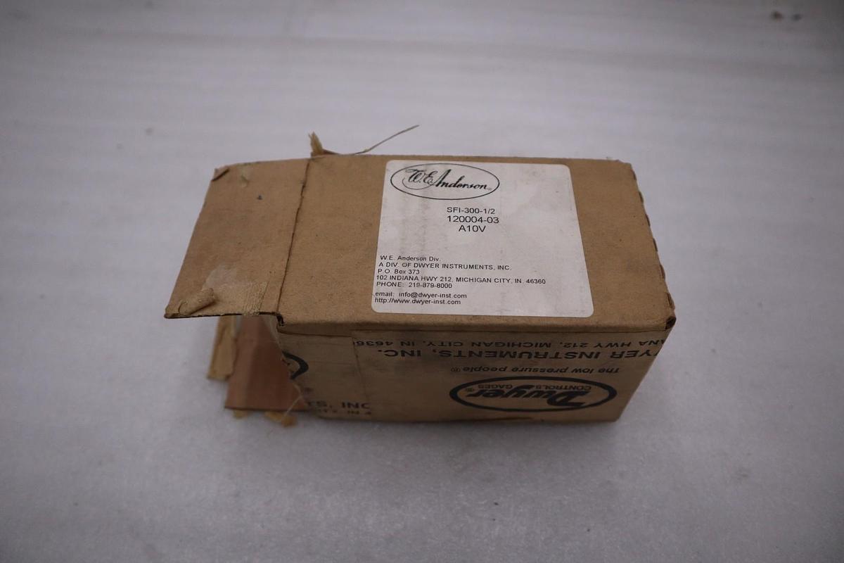 DWYER MIDWEST SIGHT FLOW INDICATOR SFI-300-1/2 - NEW IN BOX - STOCK GF720A