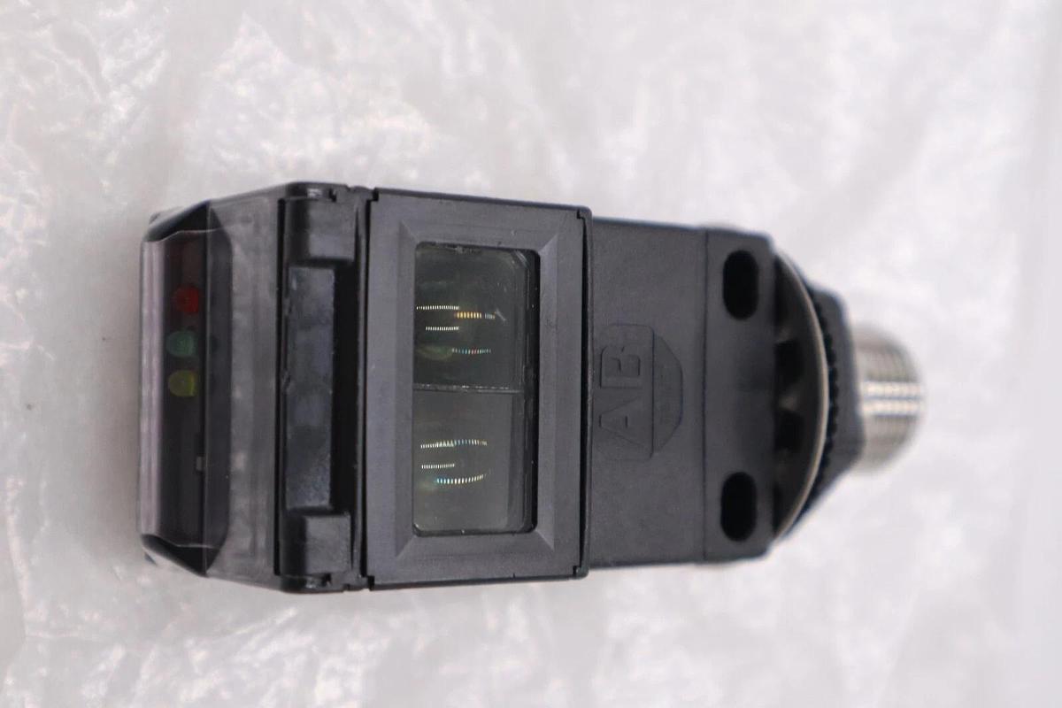 Used NEW Allen Bradley 42GTC-9202-QD Series A Photoswitch 10-55VDC 4VA STOCK H493A