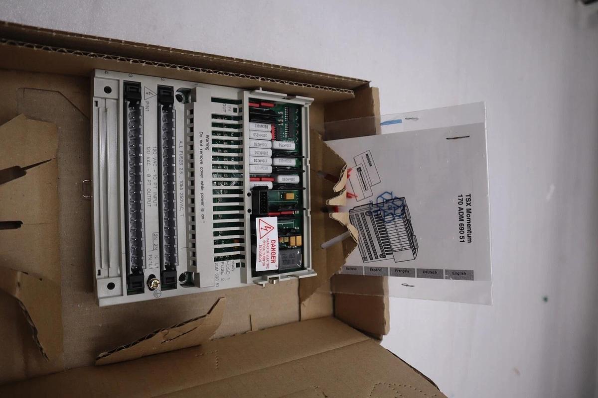 SCHNEIDER ELECTRIC 170ADM69051 TSX MOMENTUM I/O BASE NEW IN BOX STOCK G411