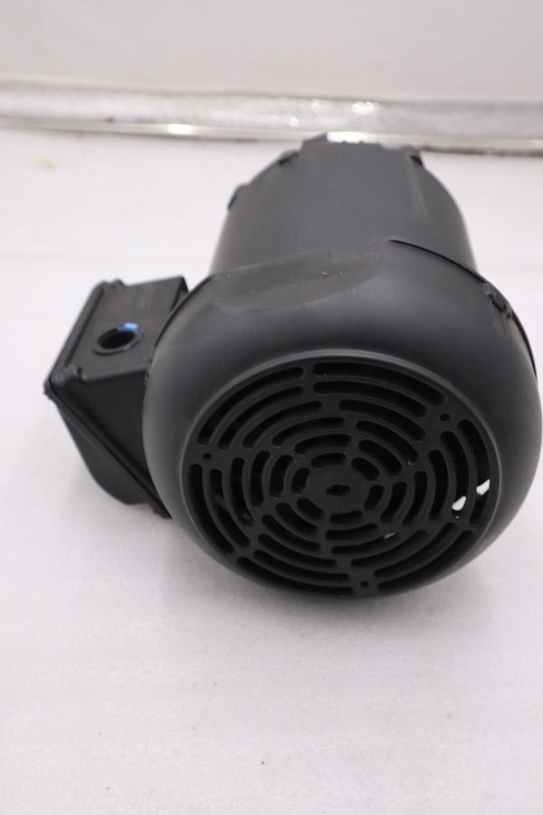 Used NEW OPEN BOX WEG 7518ES3E56CFL-S 3ph 0.75hp 230/460V 1755rpm MOTOR STK M196CC