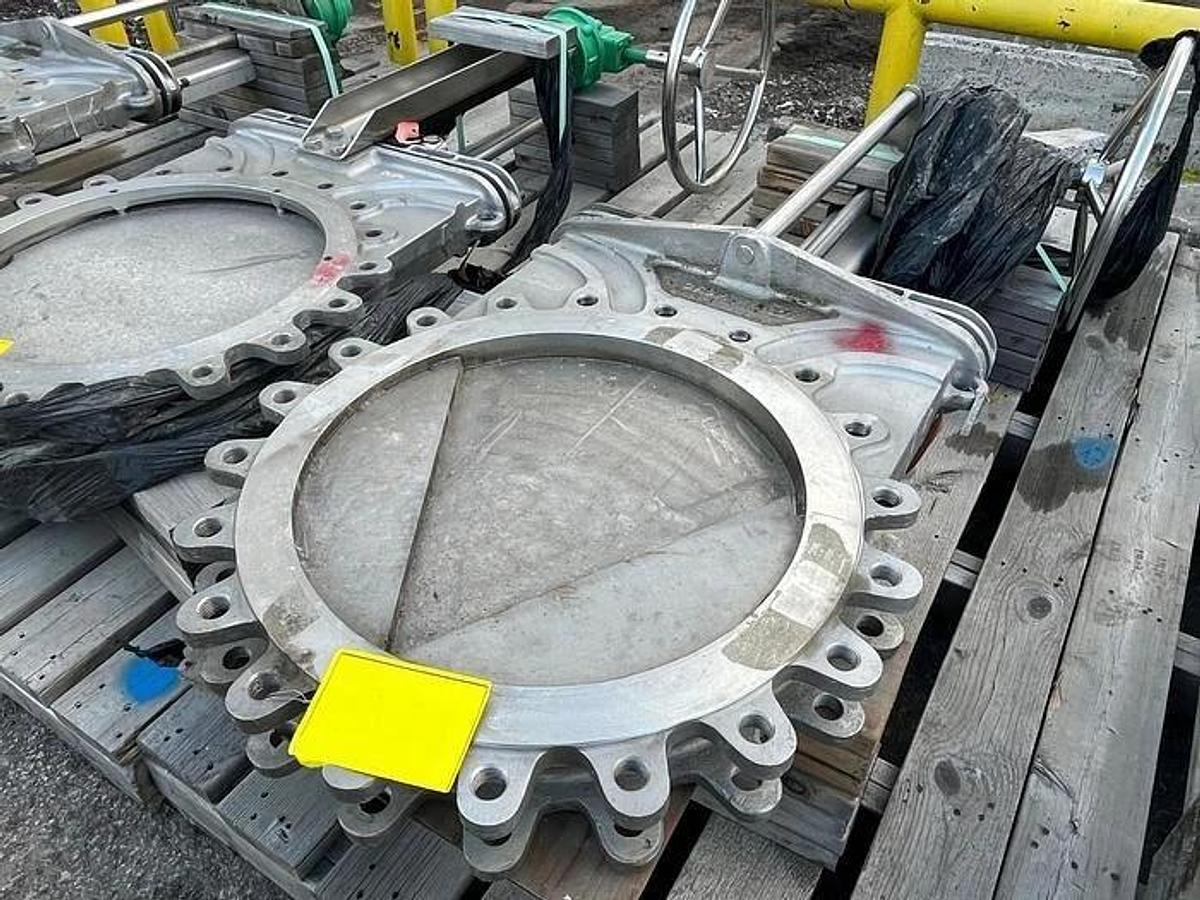 24" EMERSON CLARKSON MANUAL STAINLESS STEEL KNIFE GATE VALVE (NEW SPARE)