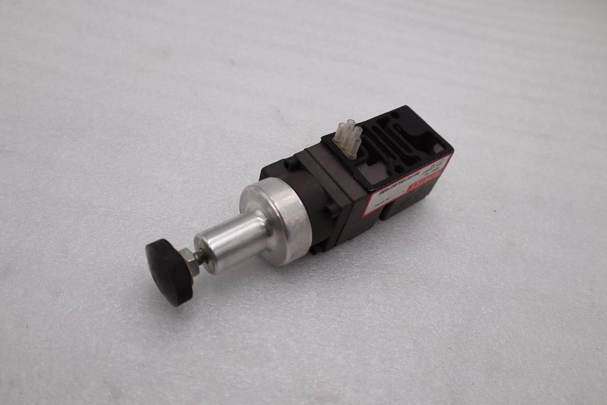 Used NUMATICS 081RS100J027Q00 REGULATOR VALVE STOCK H1568A