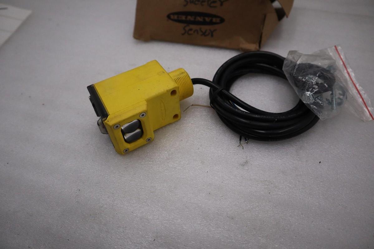 Used NEW OPEN BOX Banner Engineering Q45VR3LV Photoelectric Sensor STK K2081CC