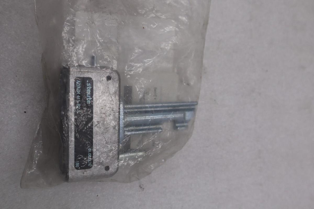 Used STEUTE AZ/ AZM 415-B2-S  Actuator 101203908 STOCK K-3774