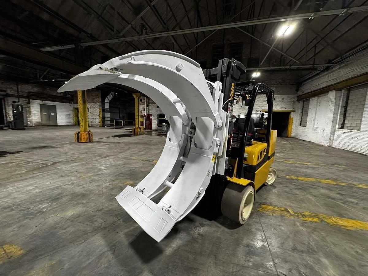 Used 12,000 LB. YALE MDL GLC120VX LH92"/RH185" WITH 72" CASCADE PAPER ROLL CLAMP 2019