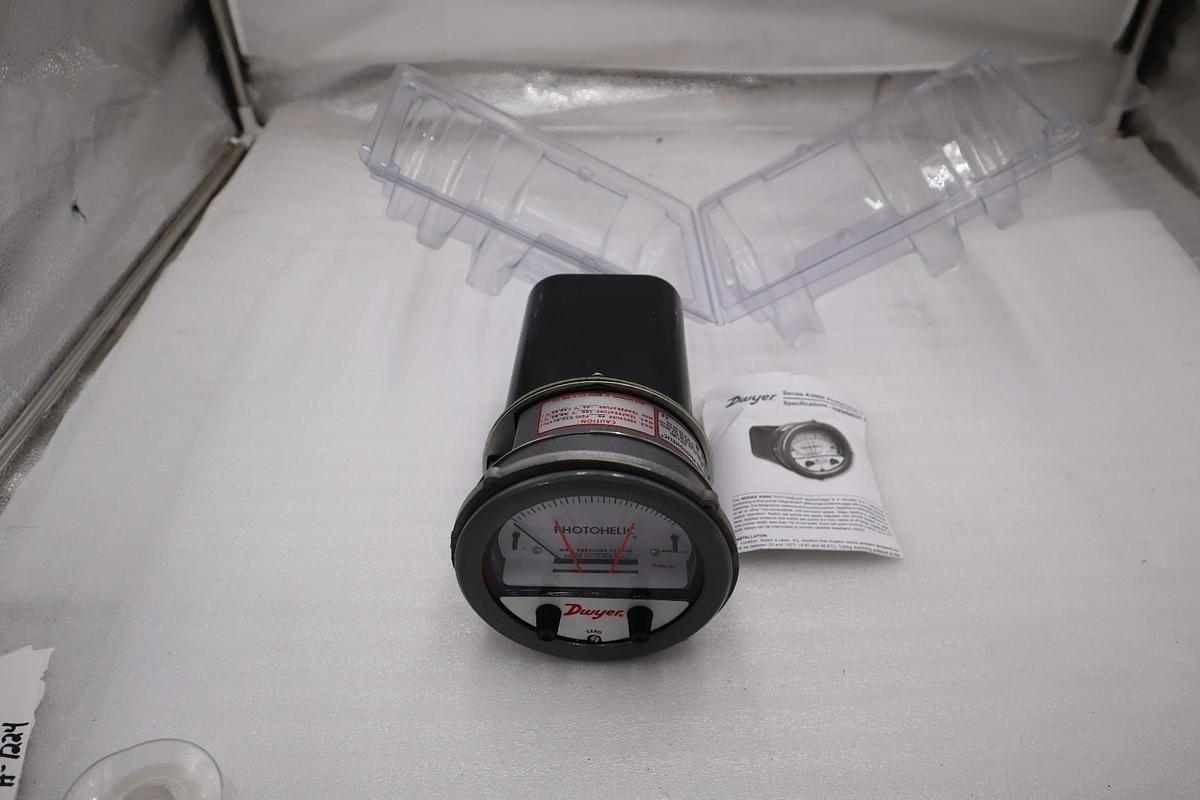 DWYER A3015-LT / A3015LT (NEW IN BOX) STOCK H1223