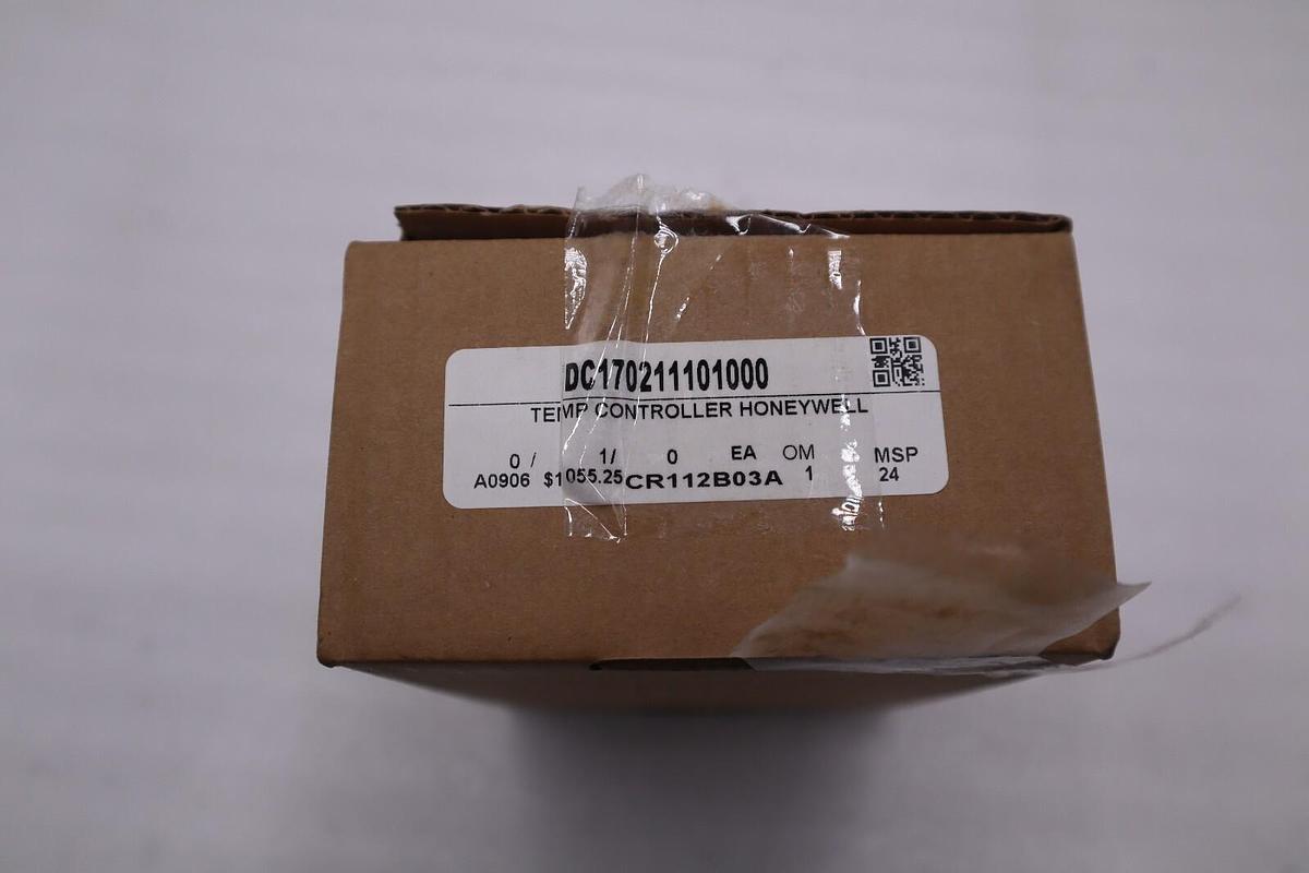 Used HONEYWELL UDC170 211101000 / DC1702-1-1-1-0-1-0-0-0 TEMPERATURE CONTROL UDC1700