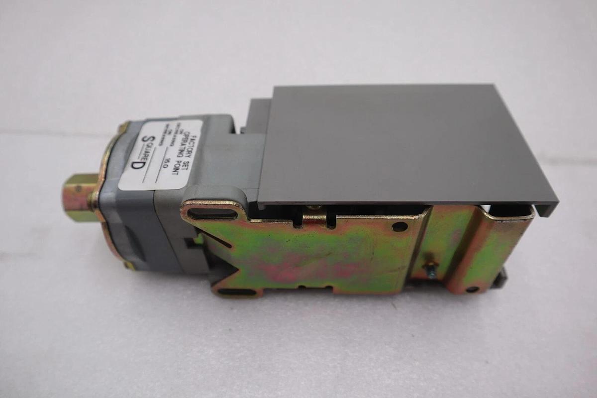 Used Square D Pressure Switch B-0514 CL: 9012 TY: GNG-3 100 Psig New Open Box #K-2167