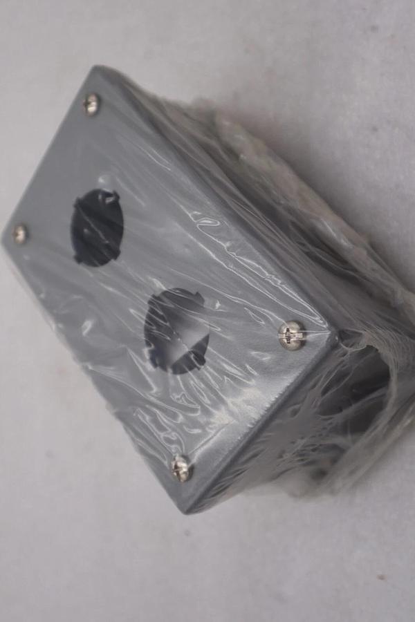 Hubbell Wiegmann PB2 6 x 6 x 3 N12 Push Button Enclosure New Open Box Stock#3235