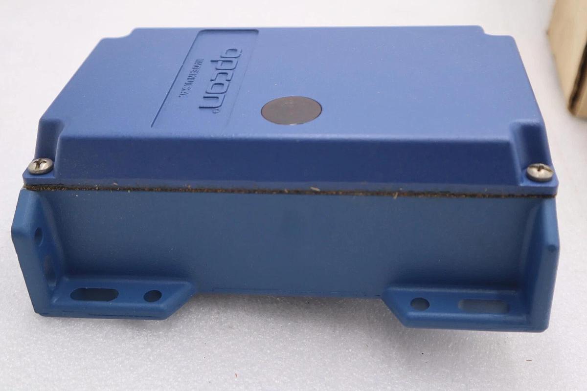 Cutler-Hammer 1320B-6501 104657 Photoelectric Sensor 102-132VAC #K-573A