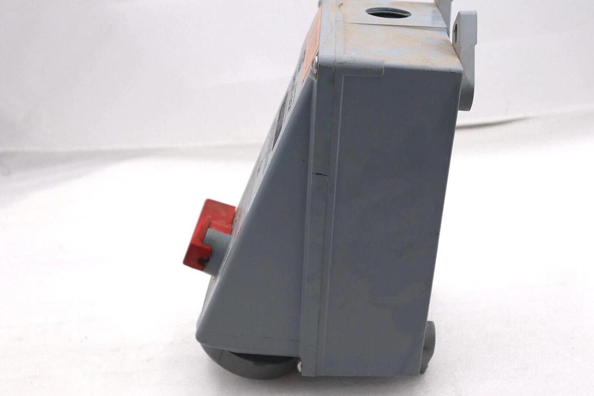 Used HUBBELL HBL430MI5W WIRING DEVICE CIRCUIT LOCK 30 A 600 V 20 HP #L-215