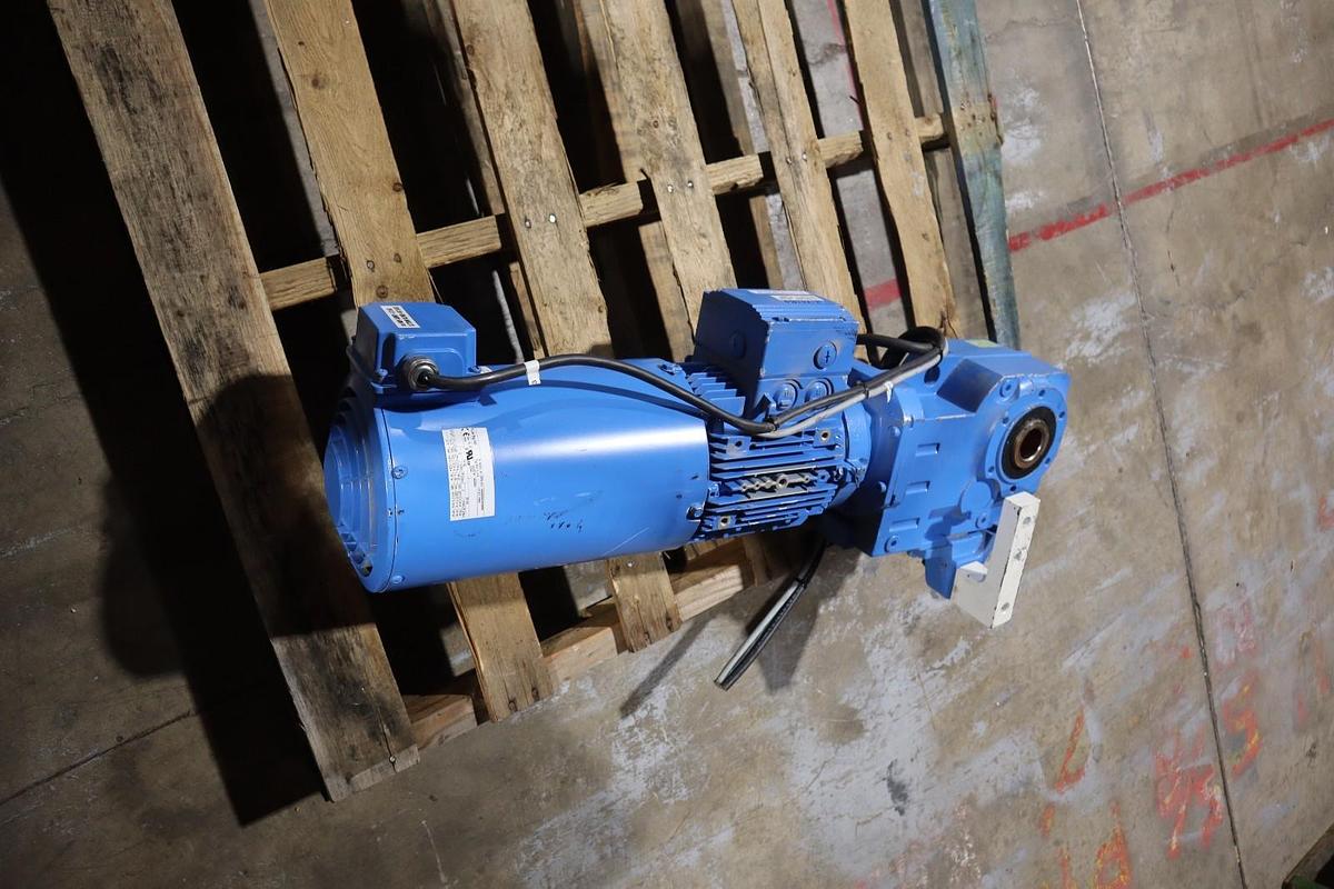 Used SIEMENS 2KJ1504-5FL13-9DM1-Z Gearmotor, 230/460, NEW UNIT STOCK HP136