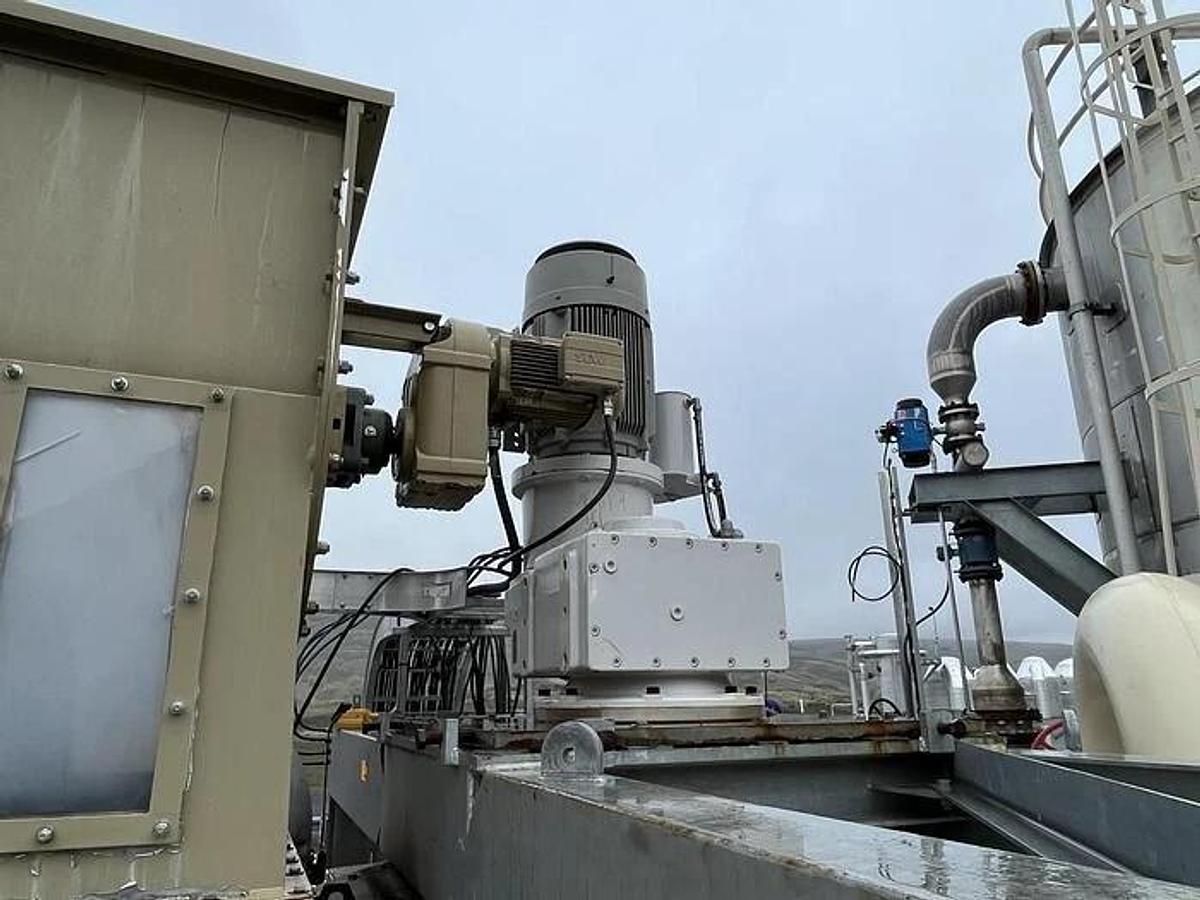 Used T BAILEY 316L STAINLESS STEEL TANK 33' TALL 12' DIAMETER MFG 2018 WITH AGITATOR