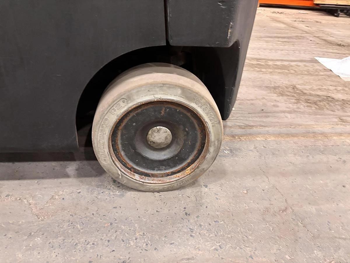 Used 12,000 POUND CAPACITY HYSTER MODEL S120FTPRS 60" CASCADE PAPER ROLL CLAMP