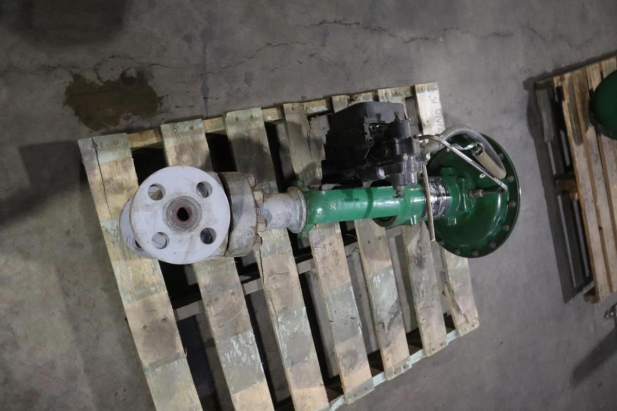 Used Fisher Control Valve Size 40 With 667 Pneumatic Actuator