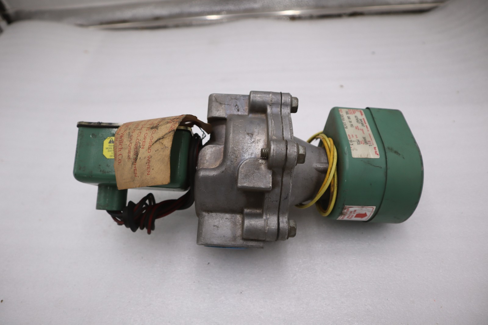Used Asco 8043A47 Electric Solenoid  Valve Pipe Size 1" NPT Coil 120 VAC - STK 5724CC