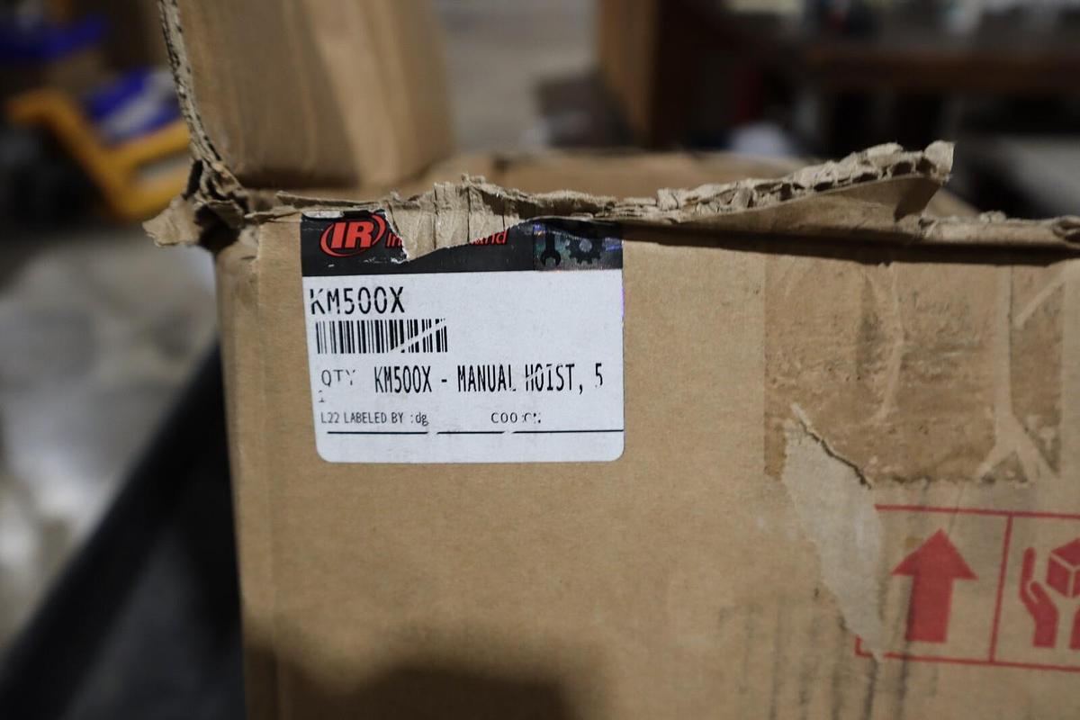 Used INGERSOLL RAND Manual Chain Hoist Model KM500X - 5 Ton Capacity (NO CHAIN) NEW