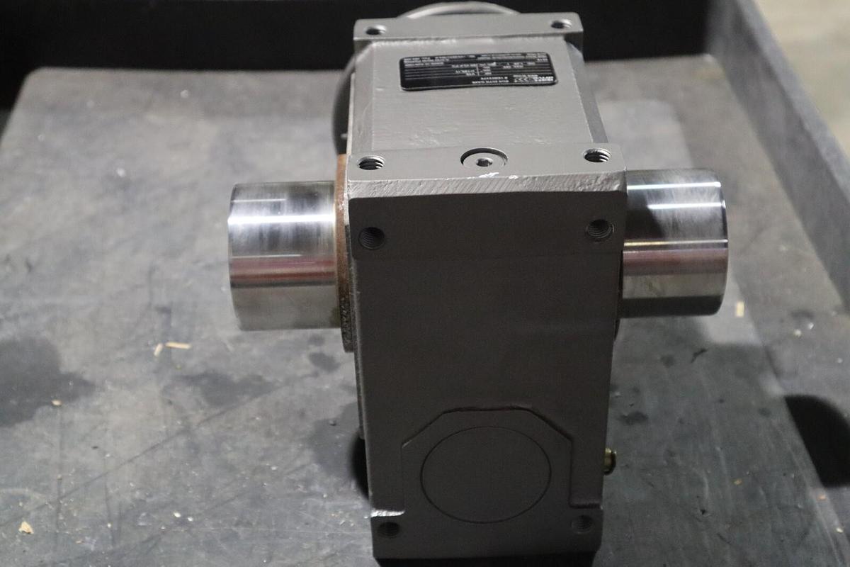 Used NEW OPEN BOX Watt Drive SUA507BNA56 Right Angle Reducer 120.11 STOCK S-292